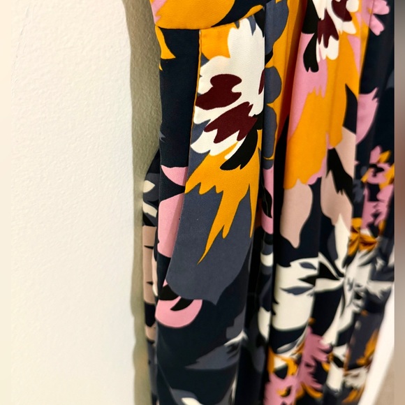 H&M Cropped Jumpsuit Floral Print with pockets size 4 - Picture 5 of 5